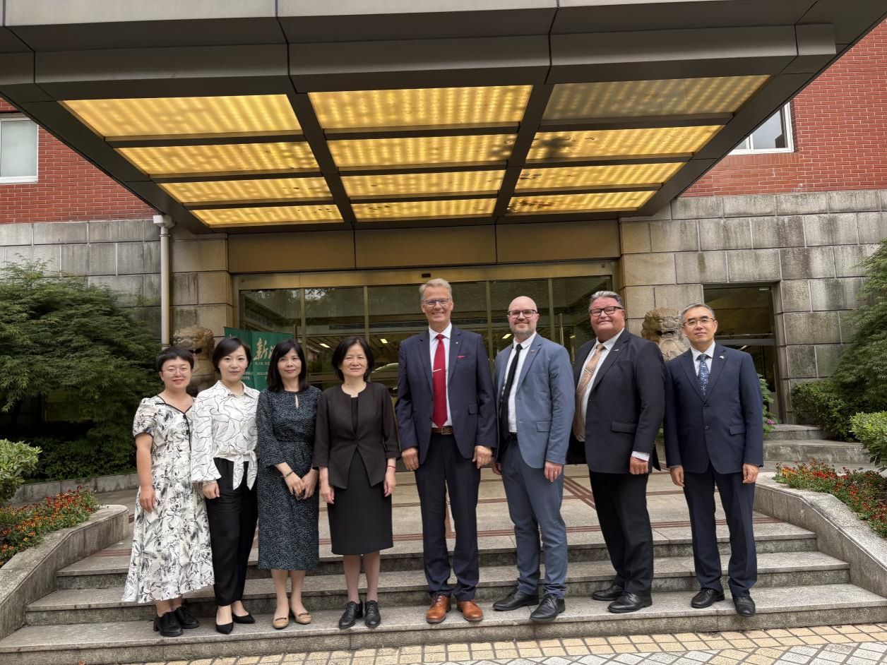 35084E5C9477B36FFE45FECDF42_2E0DB8C4_3AFE9